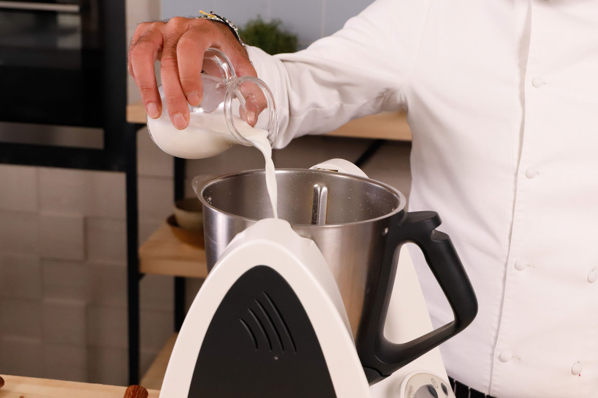 versare il latte